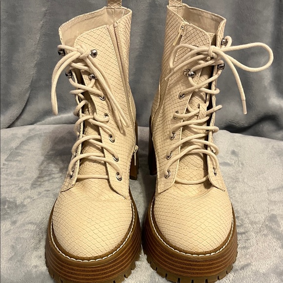 Women's Cream Textured Ankle Boots - Picture 5 of 5